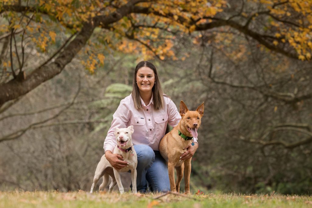 How to Pose: 7 Simple Ways to Look Better, Poses of Photoshoot | Captured Hearts Photography